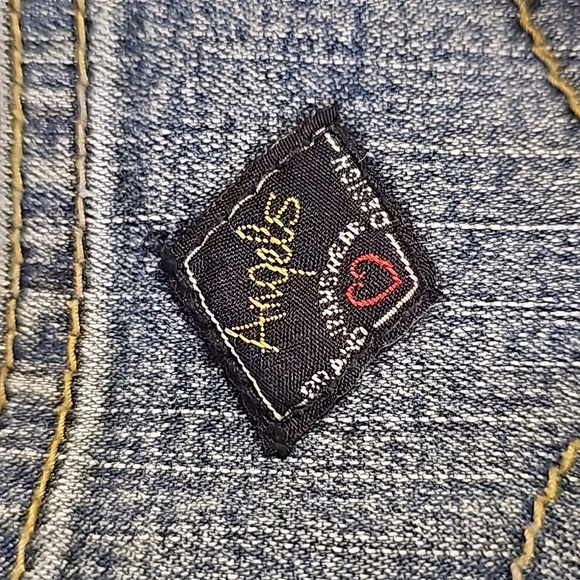 Angels blue jeans. Boot cut. Bling in the front. size 9. Great. Y2K Vintage - Picture 11 of 11